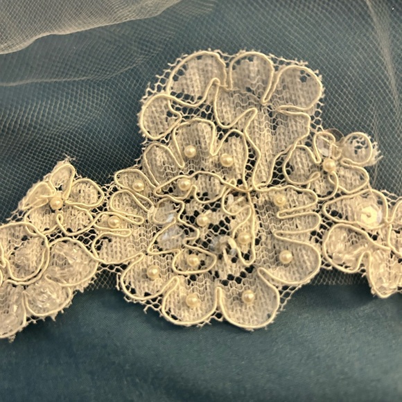 Fingertip length bridal veil with beads and lace main image 4
